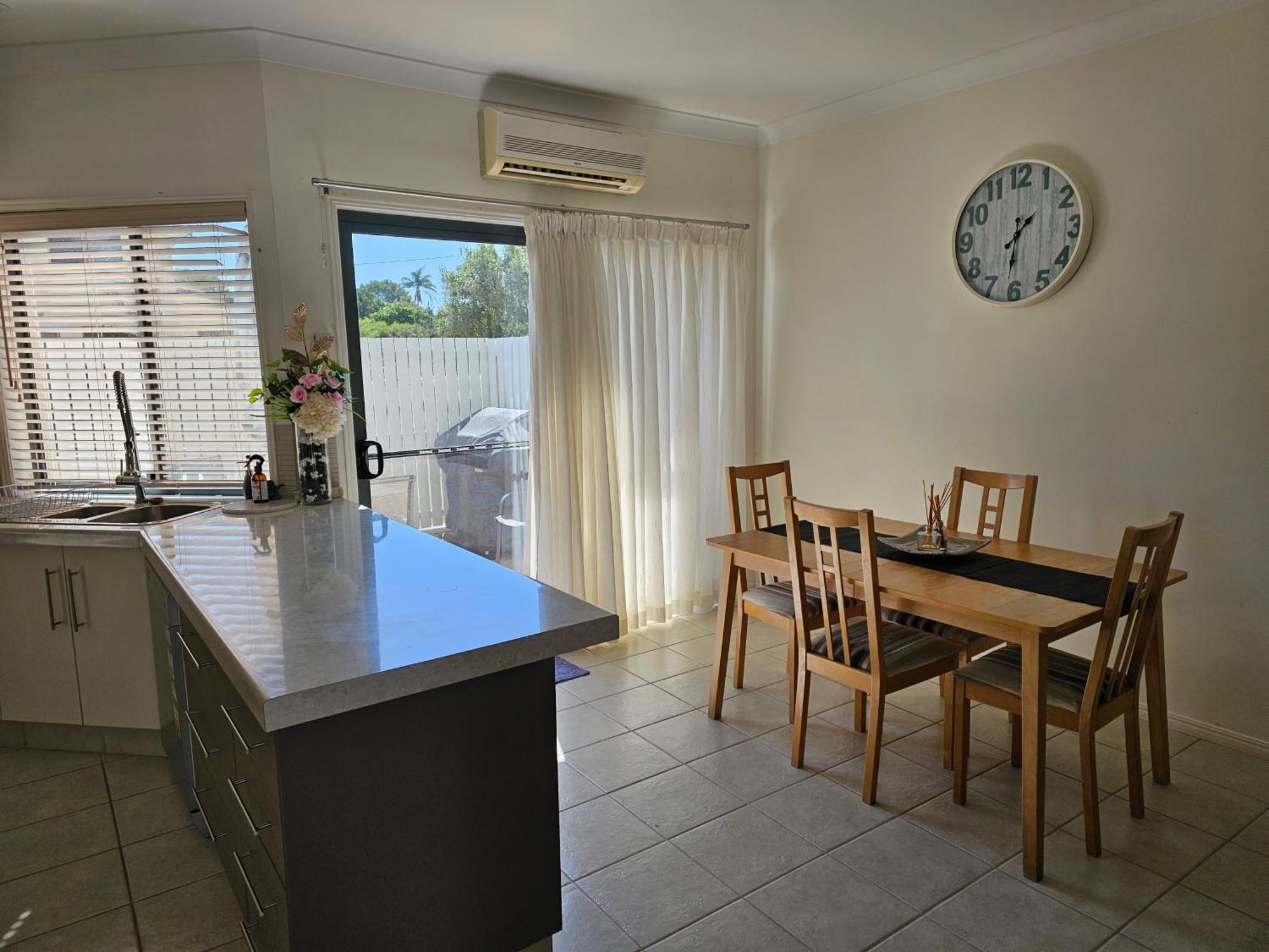 Koola Beach Apartments Bargara Exterior foto